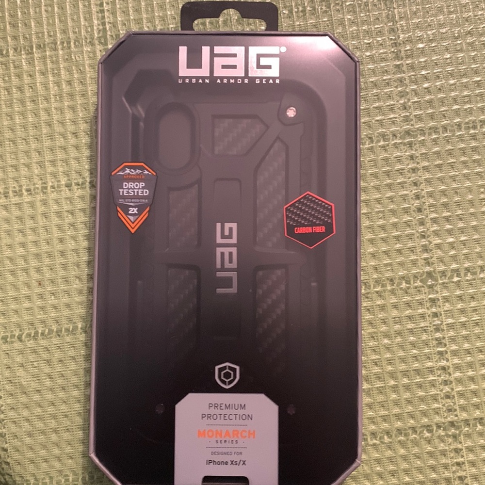 Urban Armor Gear iPhone Xs/X phone protector -carbon fiber